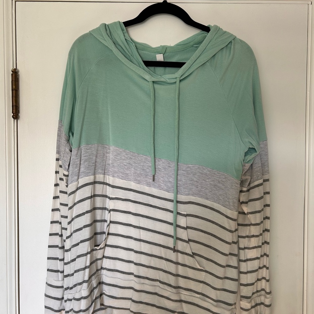 Market & Spruce lightweight hoodie